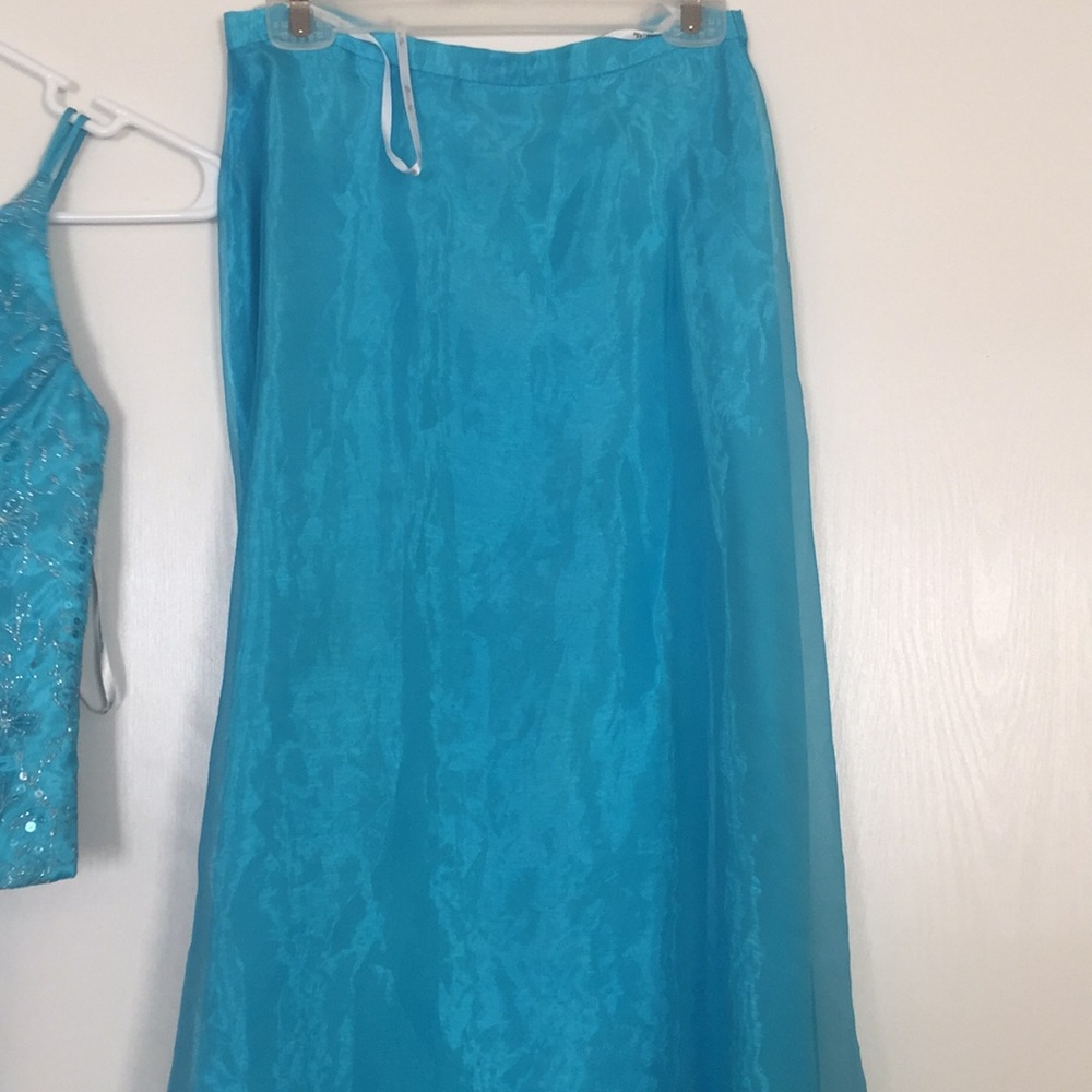 Beautiful two piece sequined prom dress - Picture 4 of 7